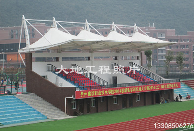 沈陽省建設(shè)學(xué)校運動場看臺順利竣工