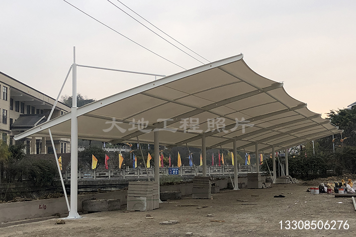 2023年7月23日，寧夏吳忠學(xué)院路充電站雨棚順利竣工