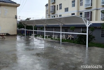 貴州省關(guān)嶺縣崗烏電動(dòng)自行車充電車棚順利竣工