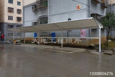 貴州關(guān)嶺八角巖小區(qū)電動(dòng)車充電車棚順利竣工